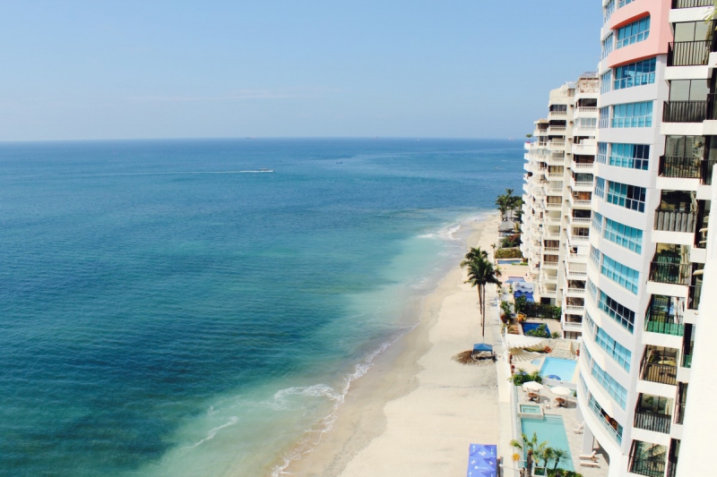 chambre-hote-SAUZE-min_beach_ocean_shore_hotel_palm_tree-33726